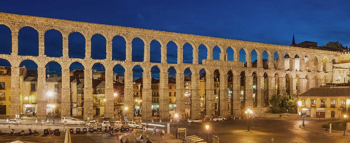 Segovia-Roman-Aqueduct-in-spain-tourism